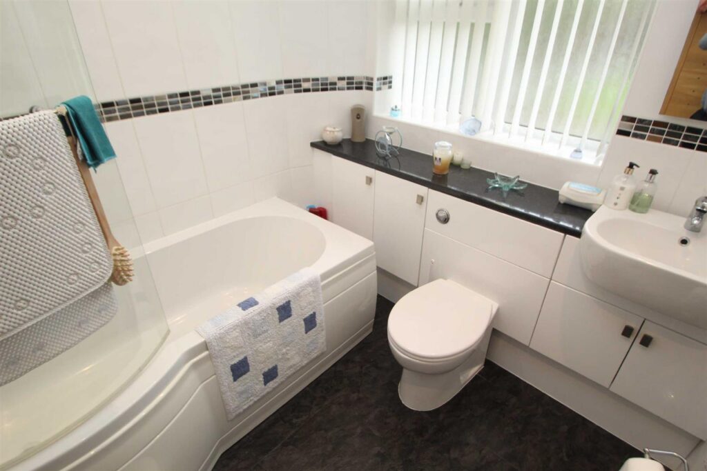 Weston Rhyn photo 7