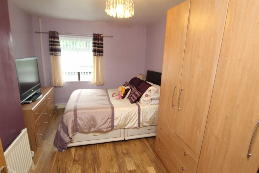 Weston Rhyn photo 10