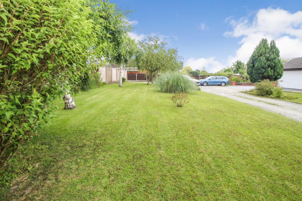 Eastwood Gardens, Off Mount Bradford Lane, St Martins photo 11
