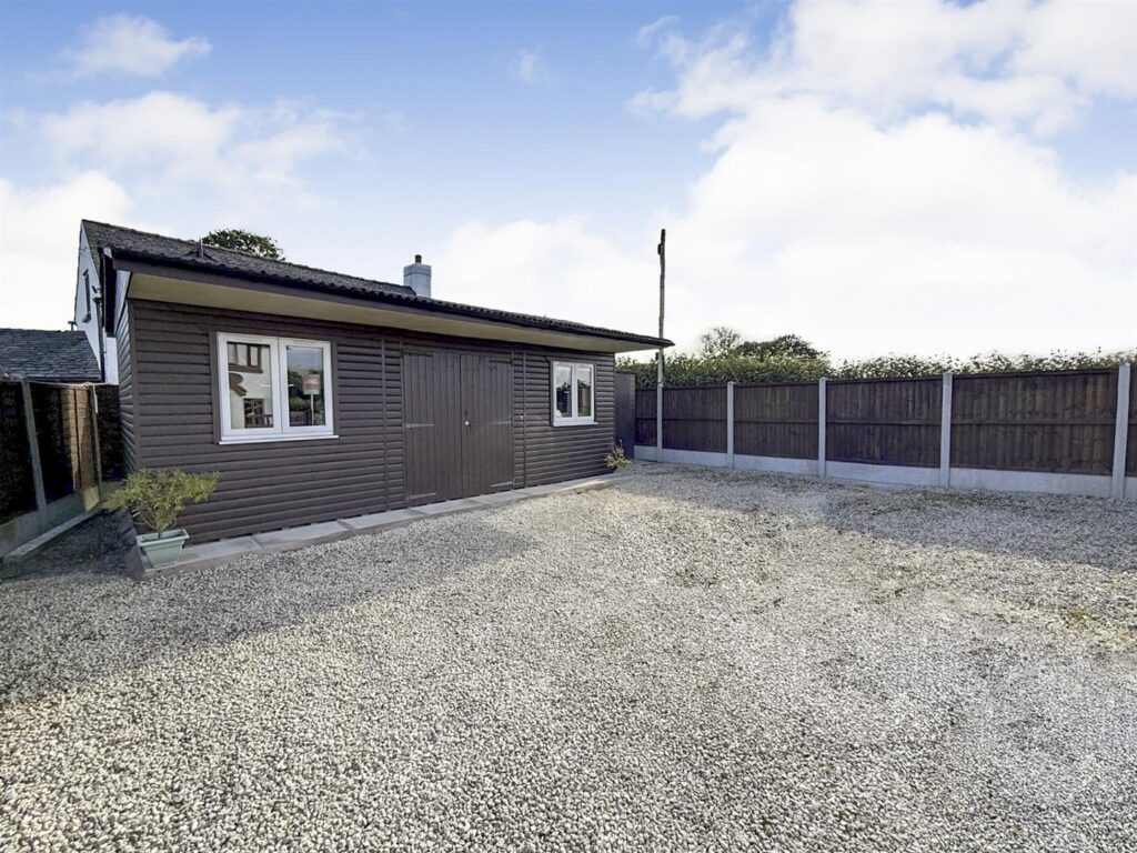 Llanrhaeadr Ym Mochnant photo 36
