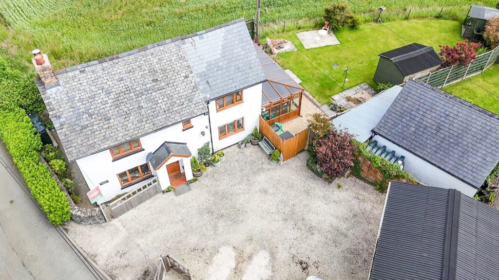 Llanrhaeadr Ym Mochnant photo 32