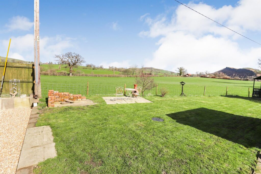 Llanrhaeadr Ym Mochnant photo 36