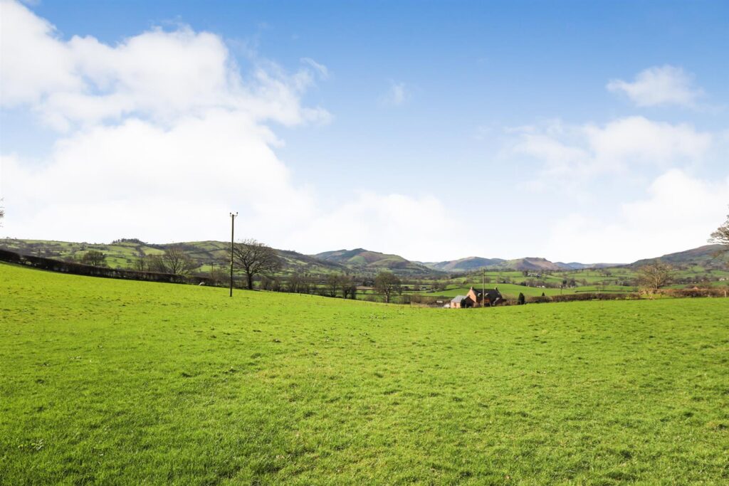 Llanrhaeadr Ym Mochnant photo 20
