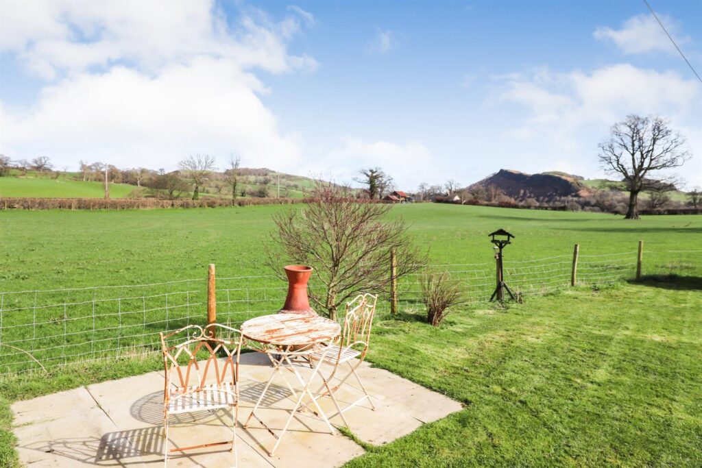 Llanrhaeadr Ym Mochnant photo 3