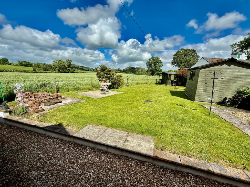 Llanrhaeadr Ym Mochnant photo 39