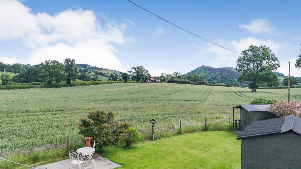 Llanrhaeadr Ym Mochnant photo 40