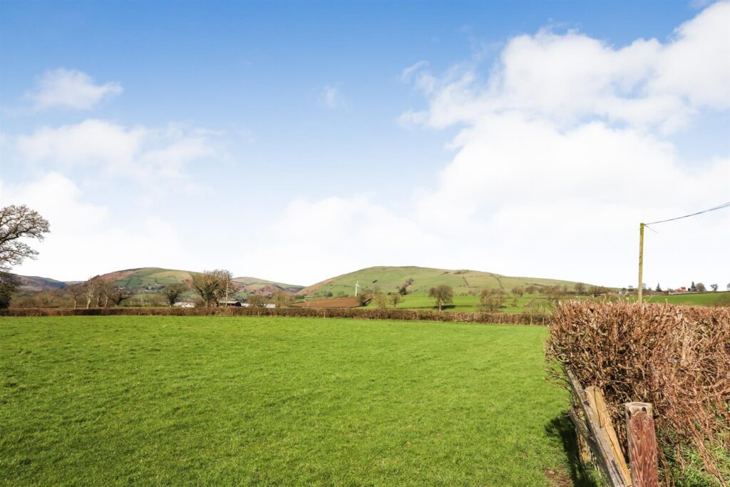 Llanrhaeadr Ym Mochnant photo 38