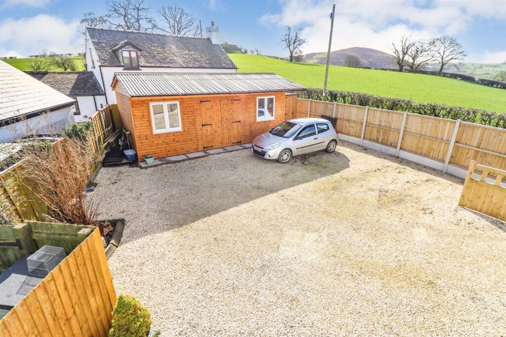Llanrhaeadr Ym Mochnant photo 33