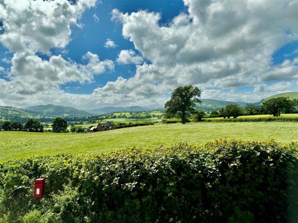 Llanrhaeadr Ym Mochnant photo 9
