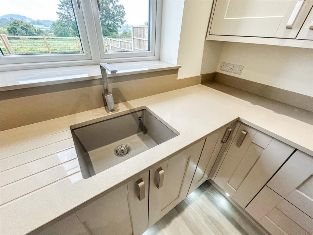 Breidden View, Llansantffraid photo 16