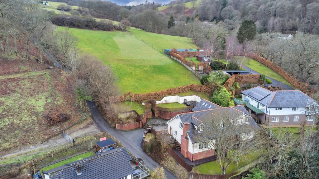 Tyn y Cestyll Road, Glyn Ceiriog, Llangollen photo 6