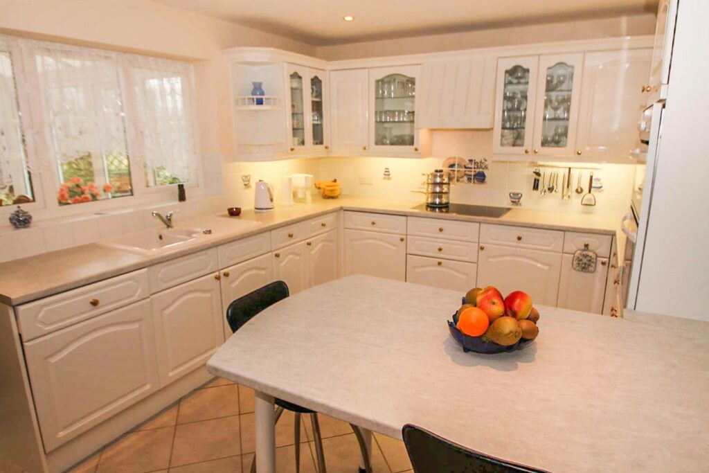 Longcroft, Weston Rhyn photo 12