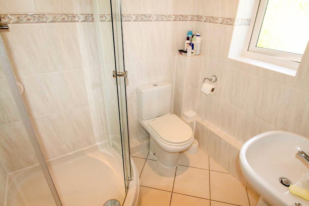 Longcroft, Weston Rhyn photo 9