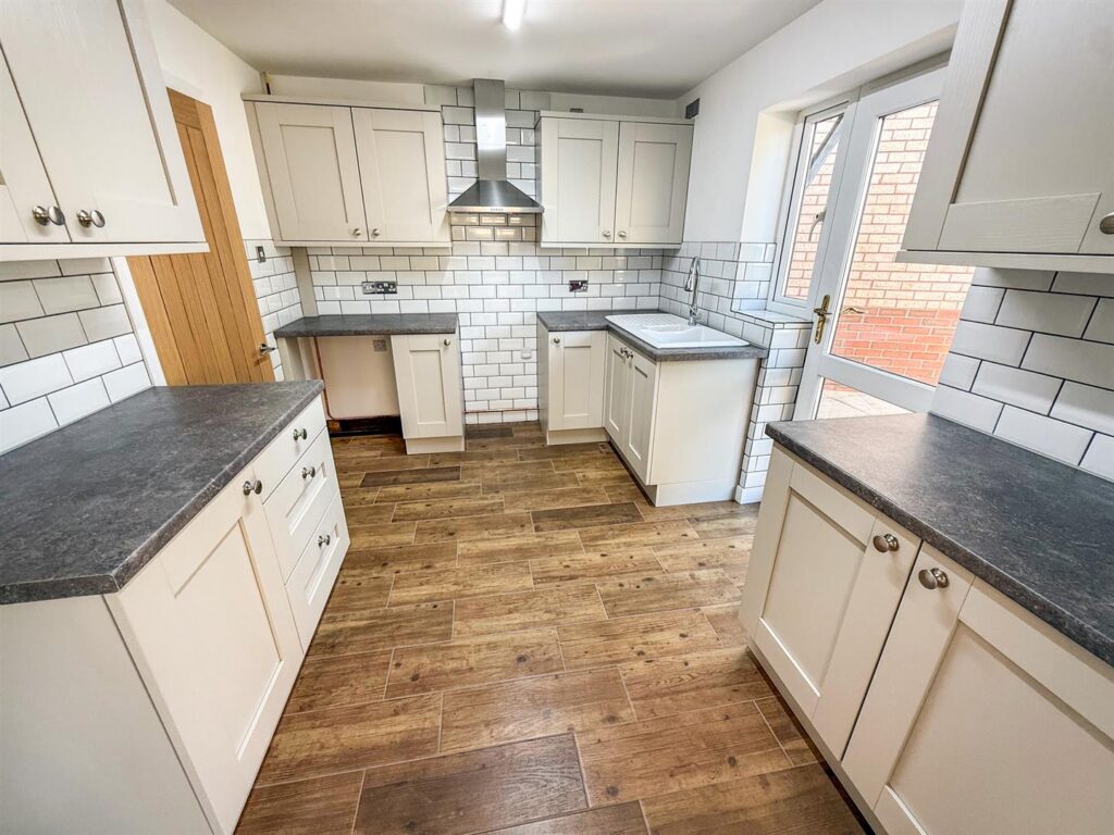Plas Cerrig Close, Whittington, Oswestry photo 3
