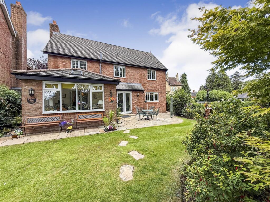 Mount Rise, Oswestry photo 25
