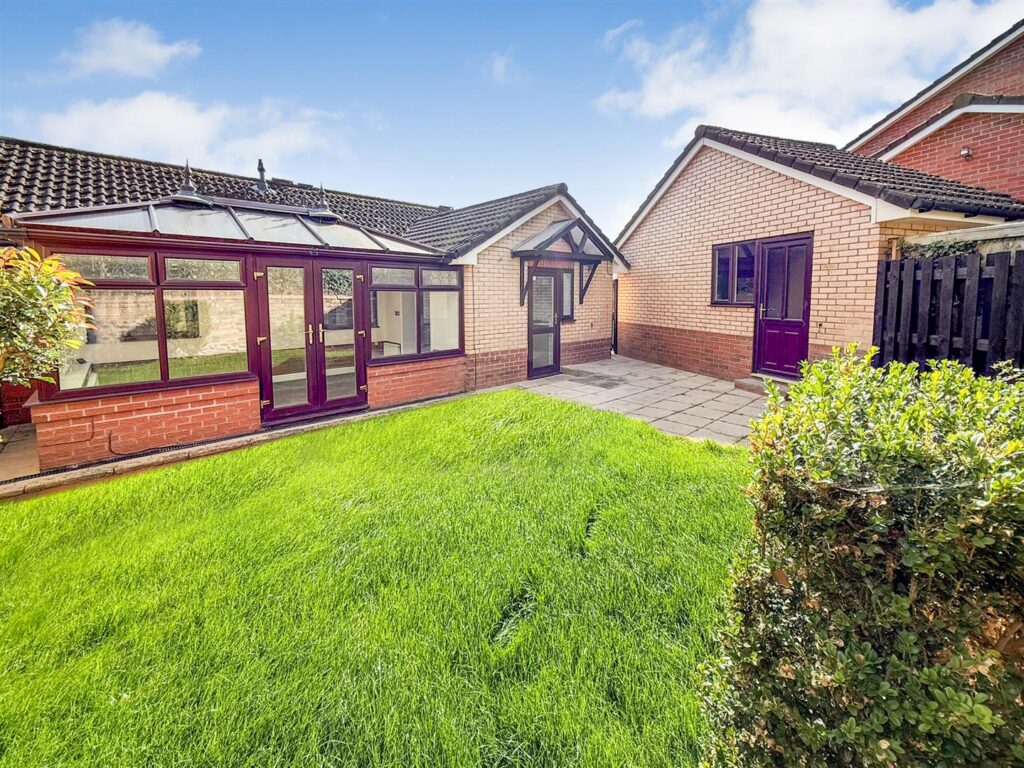 Plas Cerrig Close, Whittington, Oswestry photo 2