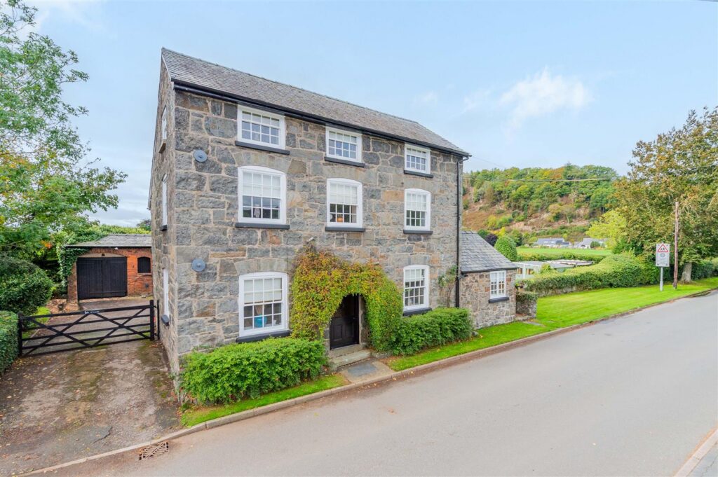 Meifod photo 41