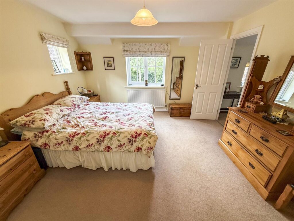 Mount Rise, Oswestry photo 9