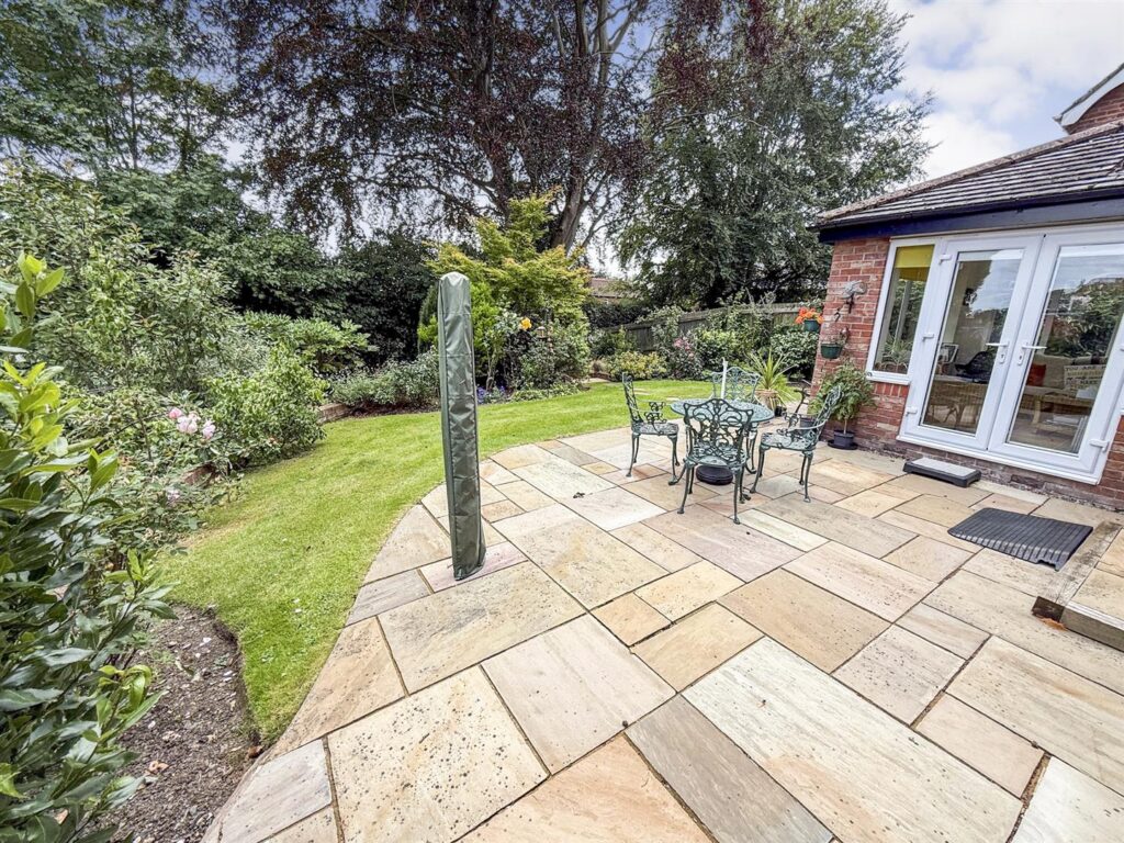 Mount Rise, Oswestry photo 24