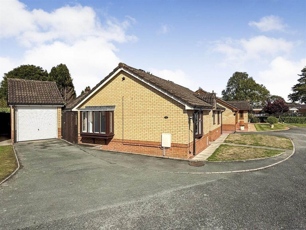 Plas Cerrig Close, Whittington, Oswestry photo 12
