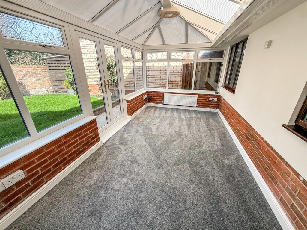 Plas Cerrig Close, Whittington, Oswestry photo 5