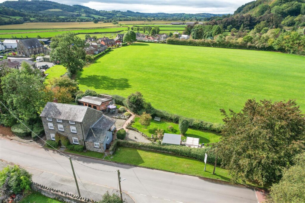 Meifod photo 4