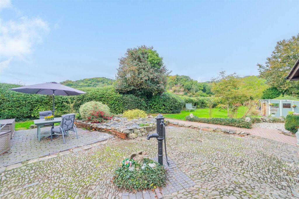 Meifod photo 39