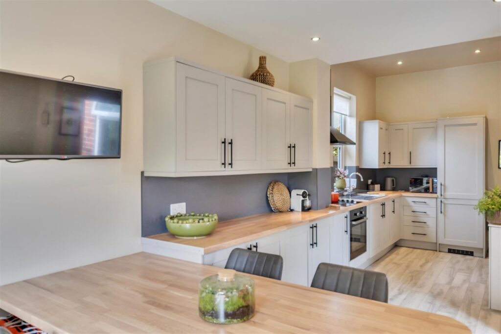 Whittington Road, Gobowen photo 9