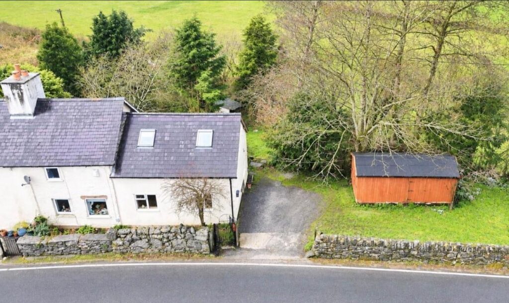 Folt Terrace, Gwyddelwern photo 16