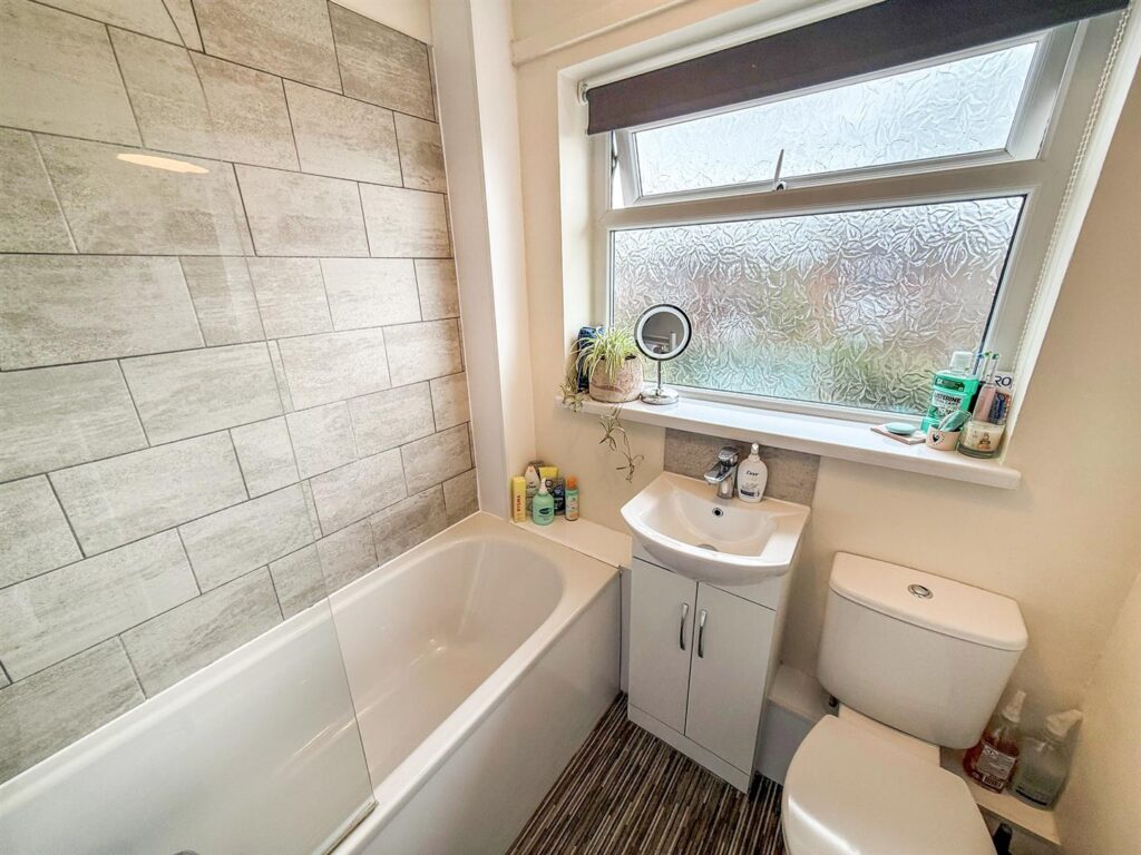 Rosehill Drive, Whittington, Oswestry photo 8