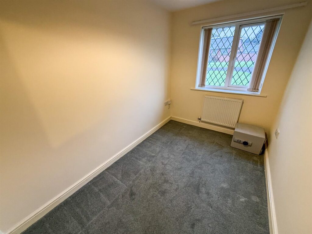 Celyn Close, Weston Rhyn, Oswestry photo 9