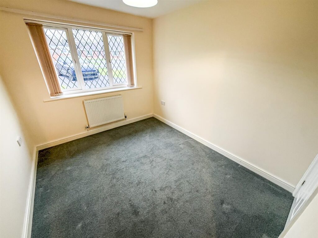 Celyn Close, Weston Rhyn, Oswestry photo 8
