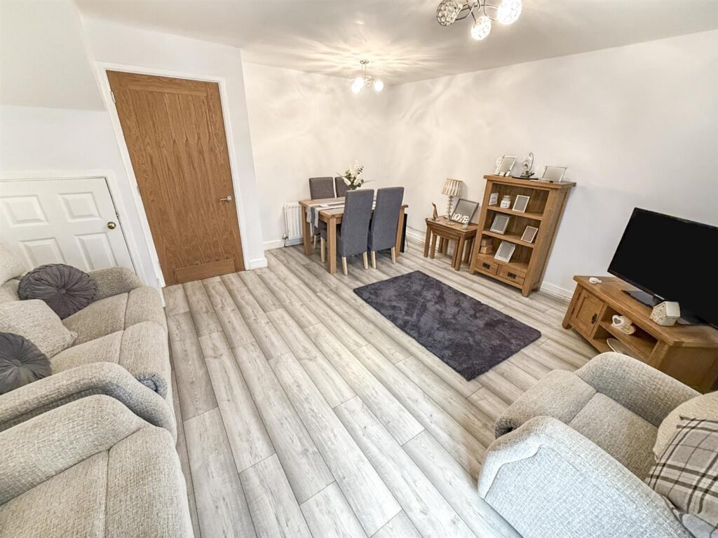 Lounge/ Dining Room