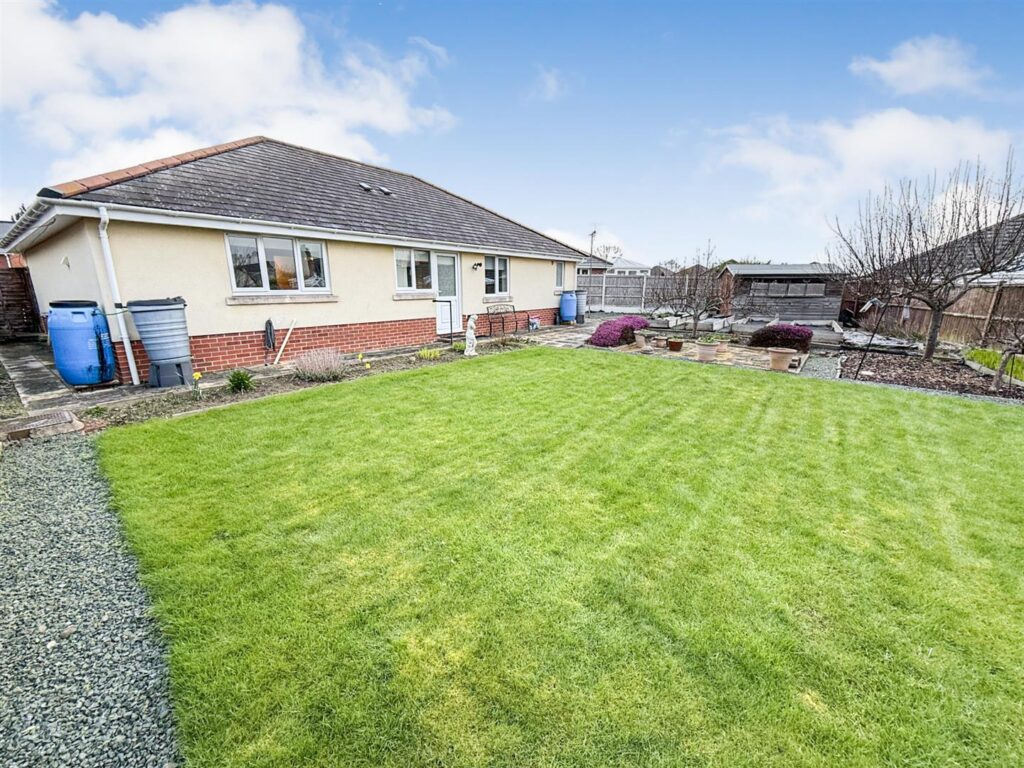 Celyn Close, Weston Rhyn, Oswestry photo 11