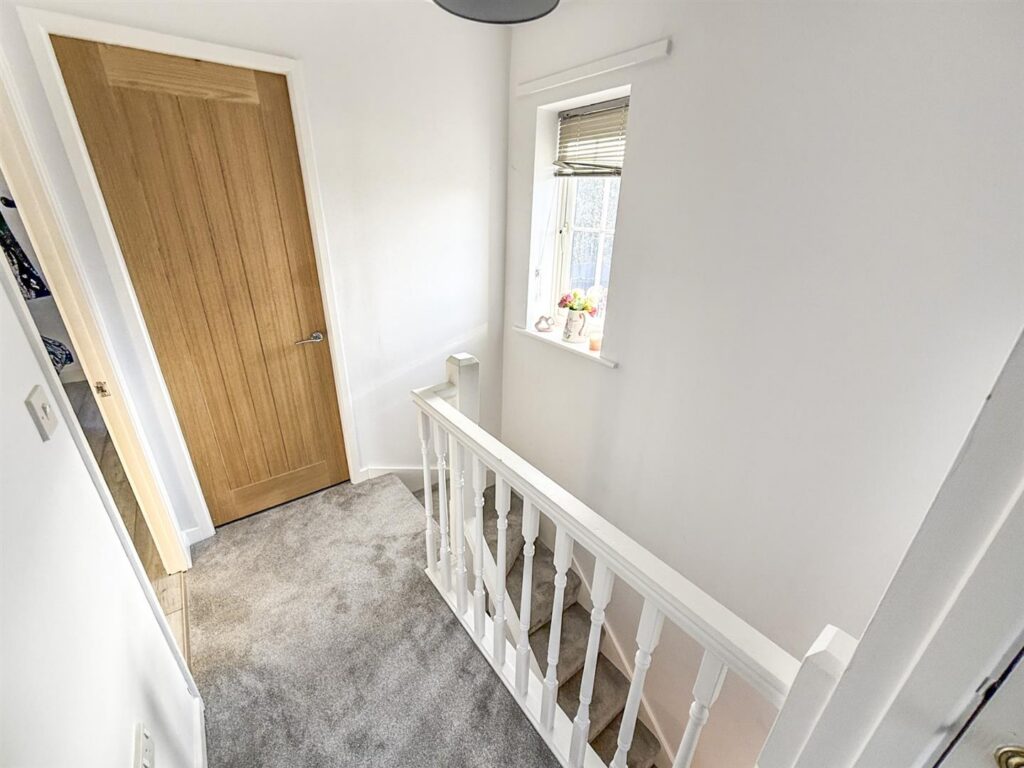 Henley Drive, Oswestry photo 12