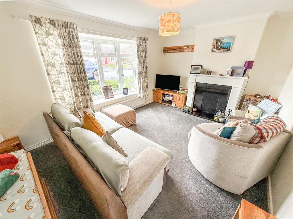 Rosehill Drive, Whittington, Oswestry photo 2