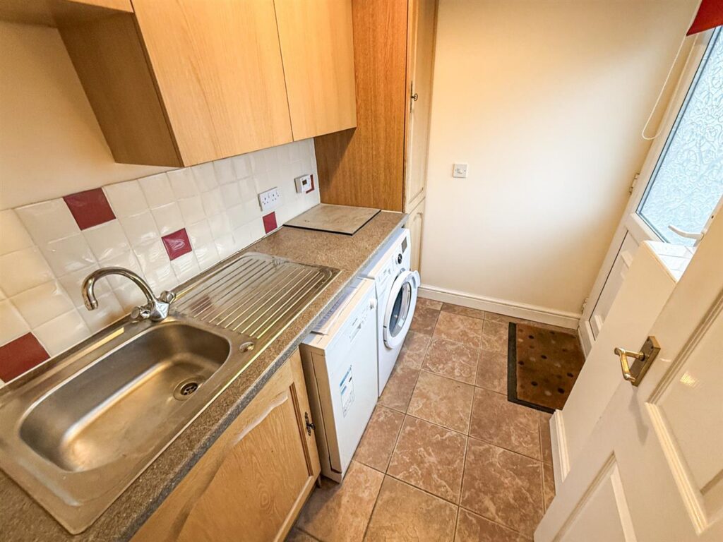 Celyn Close, Weston Rhyn, Oswestry photo 5