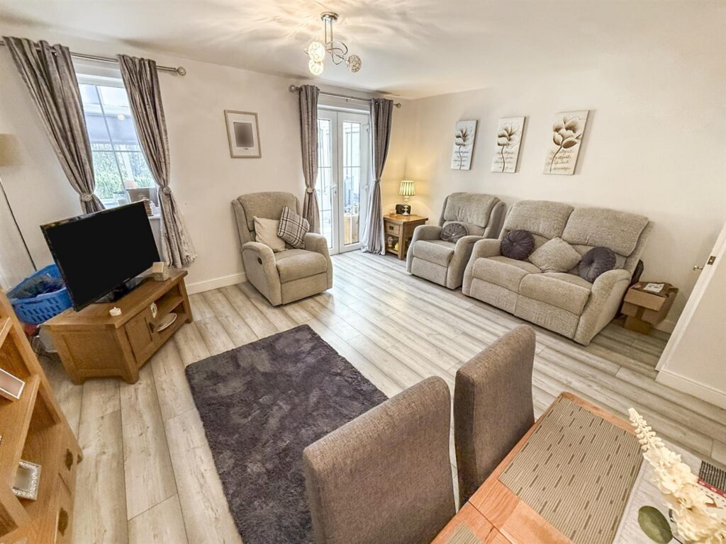 Henley Drive, Oswestry photo 11