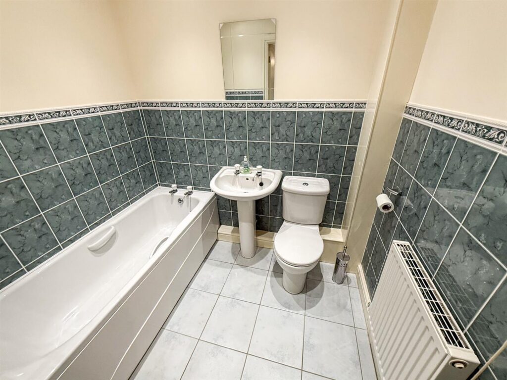 Celyn Close, Weston Rhyn, Oswestry photo 10