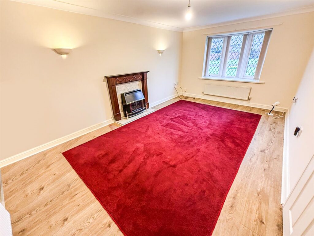 Celyn Close, Weston Rhyn, Oswestry photo 4