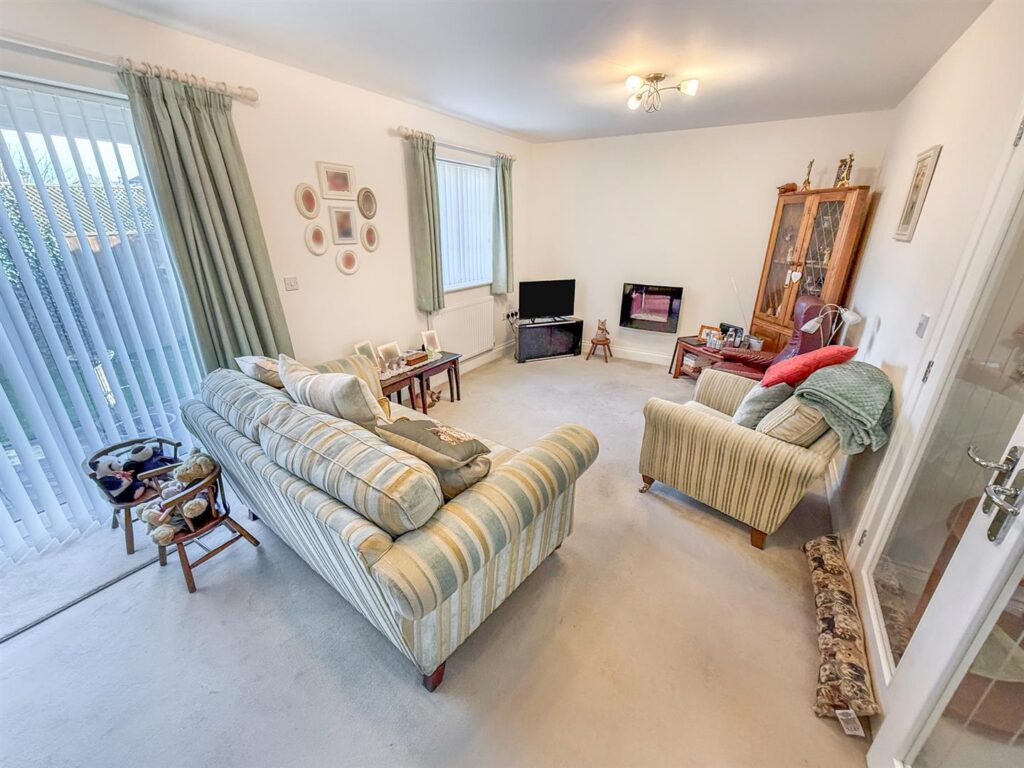Lounge/ Dining Room