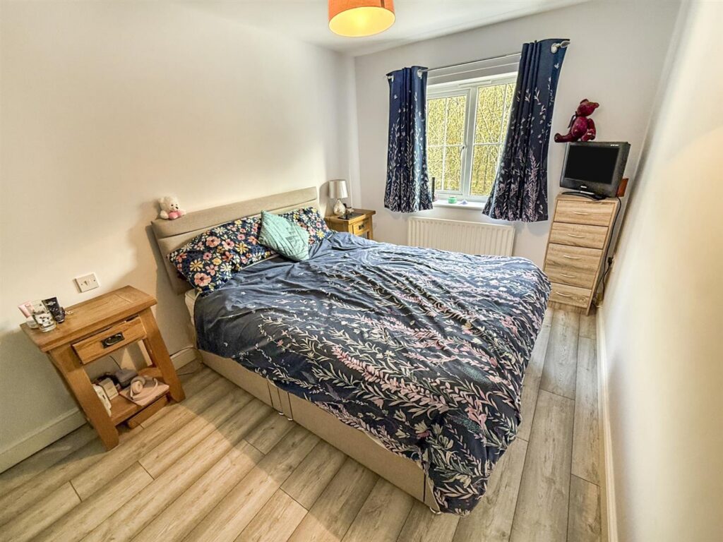 Henley Drive, Oswestry photo 6