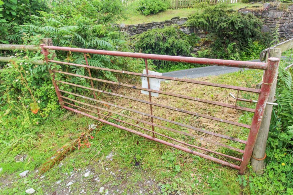 Tyn Y Cestyll Road, Glyn Ceiriog photo 5