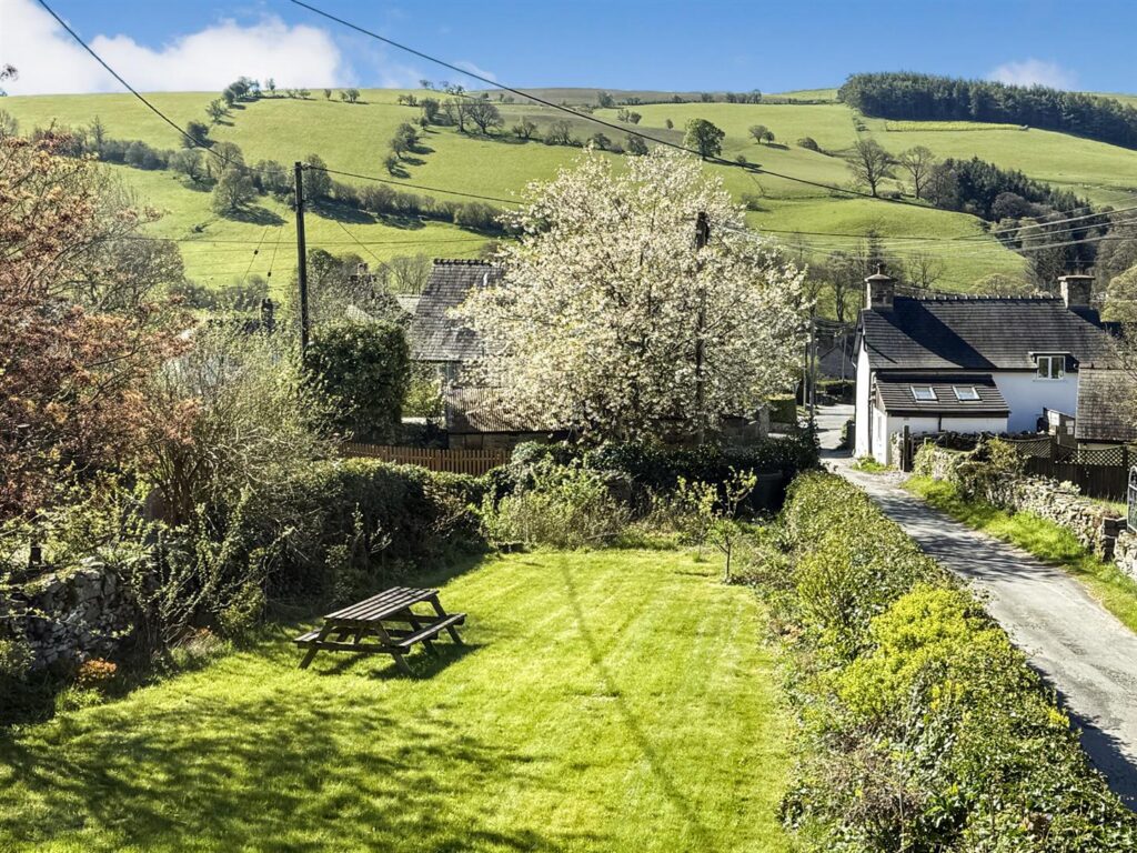 Tregeiriog, Llangollen photo 4