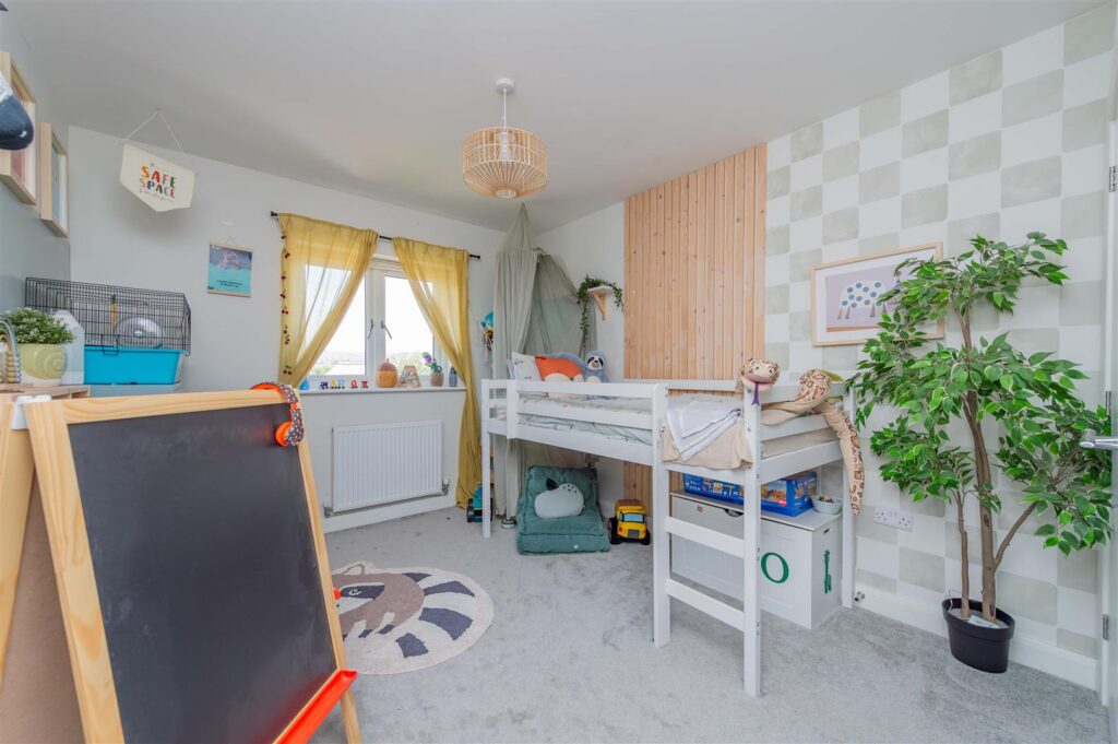 Charnley Close, Park Hall, Oswestry photo 18