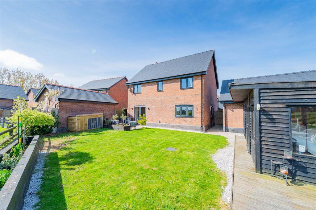 Charnley Close, Park Hall, Oswestry photo 27