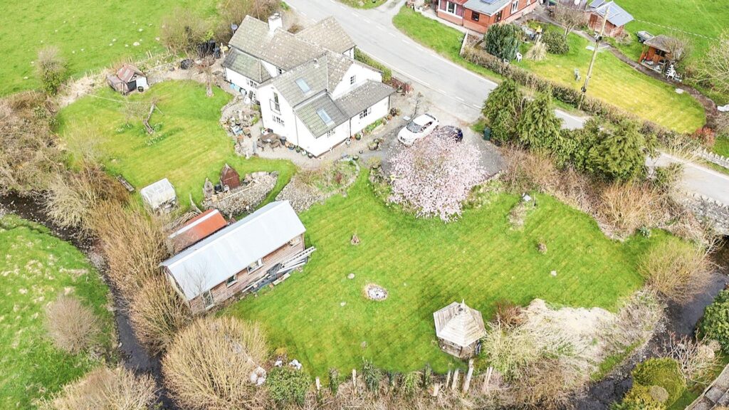 Llanfair Caereinion, Welshpool