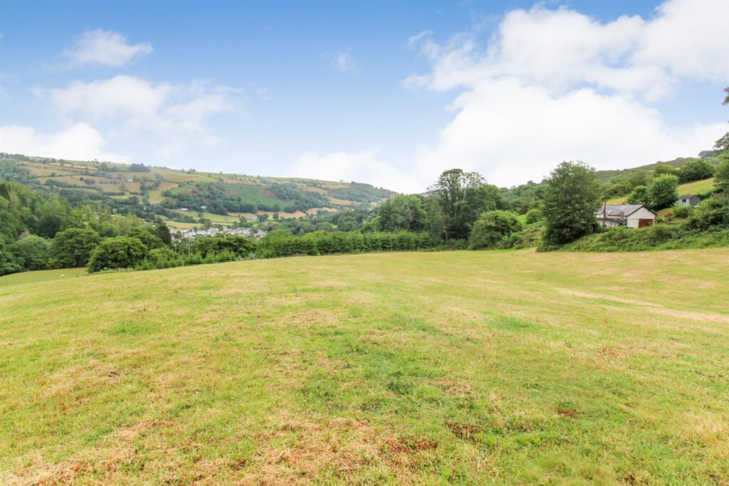Tyn Y Cestyll Road, Glyn Ceiriog photo 4