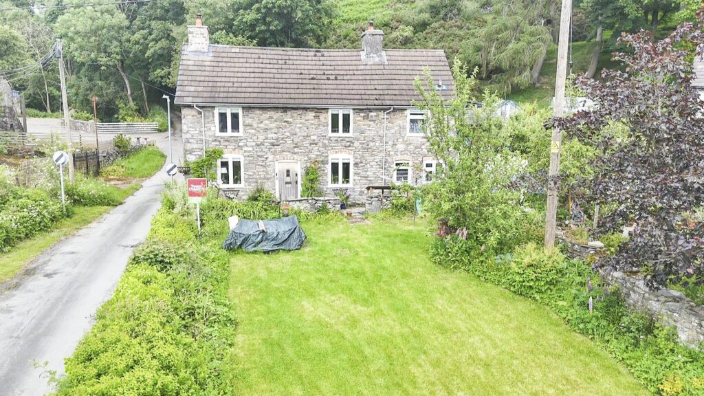 Tregeiriog, Llangollen photo 24