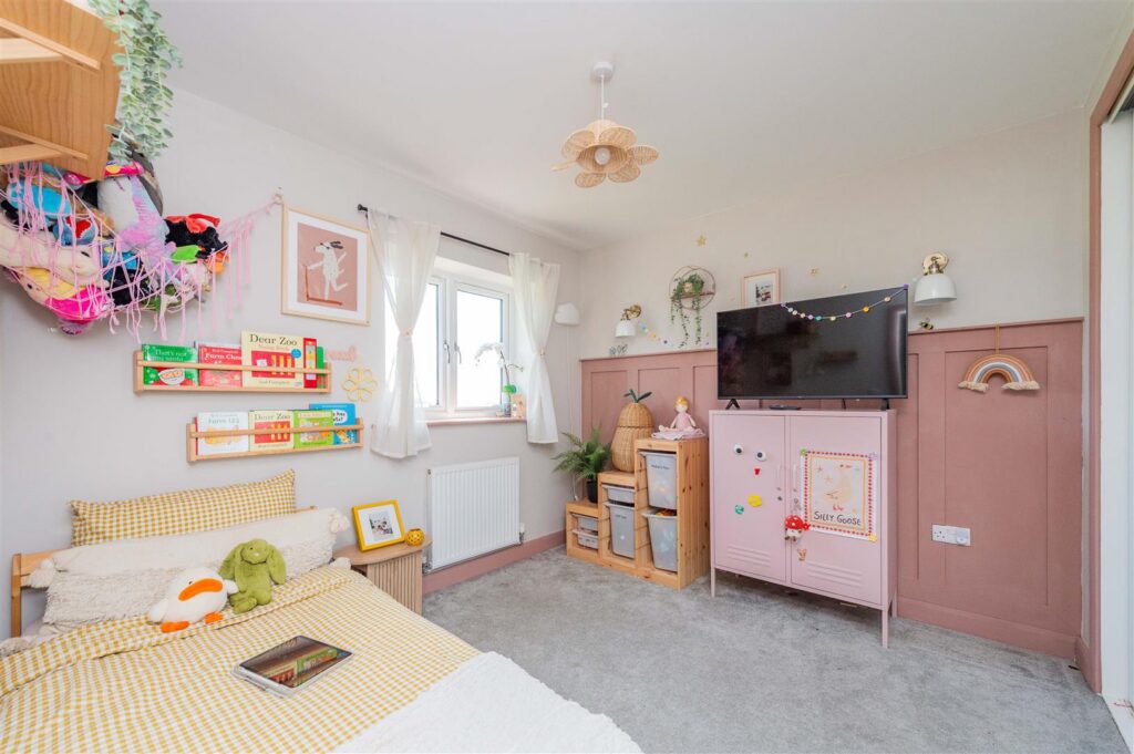 Charnley Close, Park Hall, Oswestry photo 21